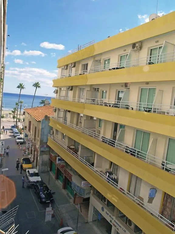 لارنكا Palm Sea Beach Hotel Apartments قبرص